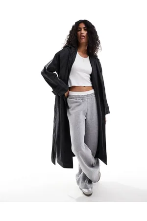 ASOS – Gummierter Regen-Trenchcoat in mit Kapuze und Gürteldetail