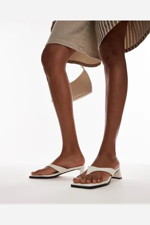 Topshop – Indy – Sandaletten in Kroko-Wollweiß mit Zehensteg und mittelhohem Absatz