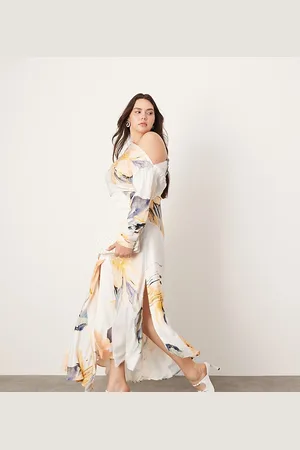 ASOS Curve – Maxikleid mit verschwommenem Blumenmuster und abfallender Schulterpartie