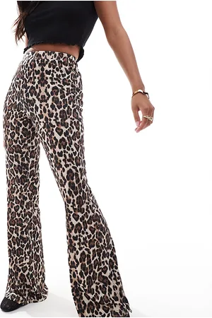 ONLY – Gerippte Schlaghose mit Leopardenmuster