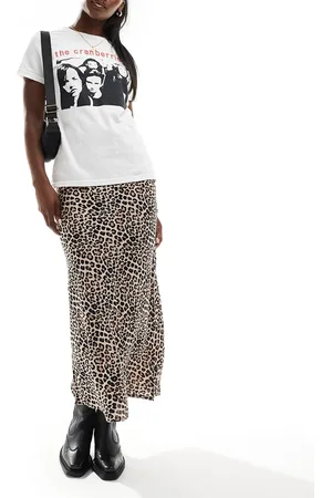 New Look – Schräg geschnittener Midirock mit Leopardenmuster