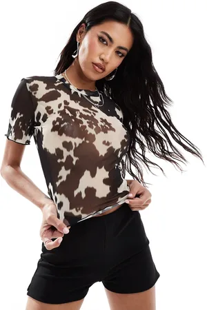 New Look – Knapp geschnittenes T-Shirt aus Netzstoff mit Kuhfellmuster