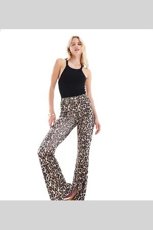 ONLY – Gerippte Schlaghose mit Leopardenmuster