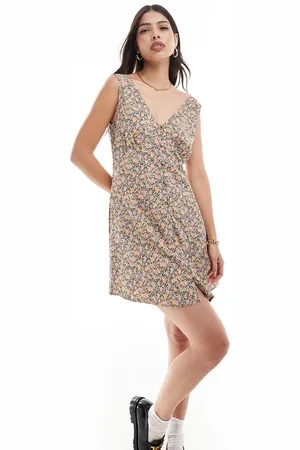 Brave Soul – Minikleid mit Blumenprint, V-Ausschnitt und Knopfleiste