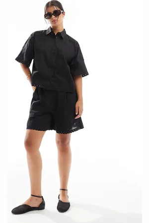 ASOS – Hochwertige Shorts in mit Lochmuster, Kombiteil