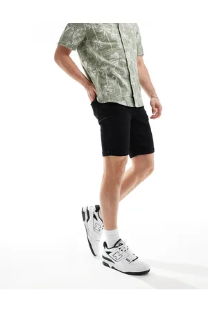 River Island – Eng geschnittene Jeans-Shorts in