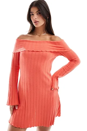 Pieces® – Schulterfreies, geripptes Minikleid in mit Wellensaum