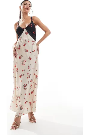 French Connection – Satin-Midikleid mit gemischtem Print in Cremeweiß und Schwarz und Spitzeneinsatz