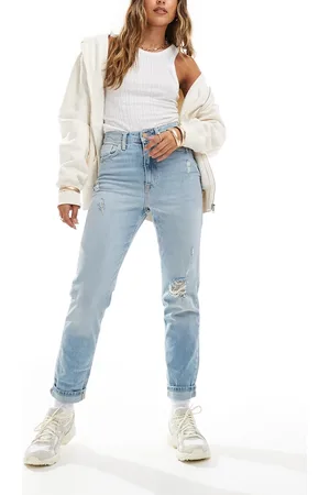 River Island – Figurformende Mom-Jeans in Hellblau