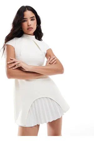Closet – Plissiertes Minikleid in Elfenbein mit Flügelärmeln