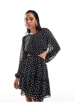 Forever New – Gepunktetes Minikleid in Schwarz mit Zierausschnitt