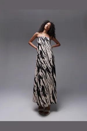 Topshop – Trägerloses Maxikleid aus Satin mit Animal-Print in Schwarz-Weiß