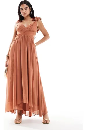 Forever New – Maxikleid in Rosé mit Rüschen an den Schultern
