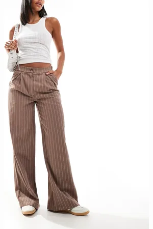 Reclaimed – Maskuline Hose in Beige mit Nadelstreifen und weitem Schnitt