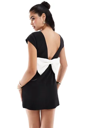 Forever New – Minikleid in Schwarz mit kontrastierender Schleife auf der Rückseite und Flügelärmeln
