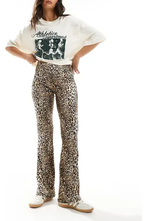 Pull&Bear – Formende Polyamid-Schlaghose mit Leopardenmuster