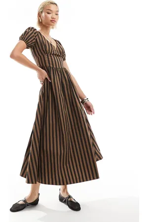 Glamorous – Romantisches Maxikleid in Schokoladenbraun/Schwarz gestreift mit Puffärmeln und V-Ausschnitt