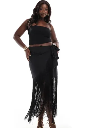 ASOS ASOS DESIGN Curve – Langer Wickelrock in aus Satin mit Fransen