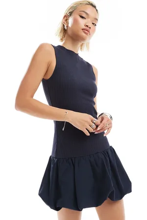 Glamorous – Hochgeschlossenes Mini-Strickkleid in mit Ballonsaum