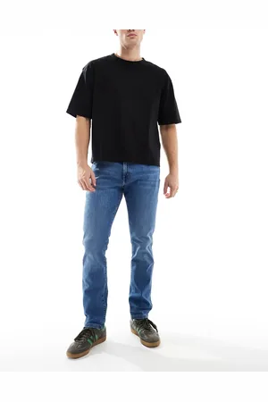 Wrangler – Larston – Enge, schmal zulaufende Jeans in heller Waschung