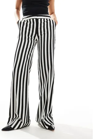 MANGO – Hose in Schwarz und gestreift mit geradem Bein