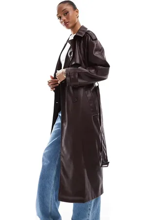 ASOS ASOS DESIGN Tall – Trenchcoat in Lederoptik in Burgunderrot