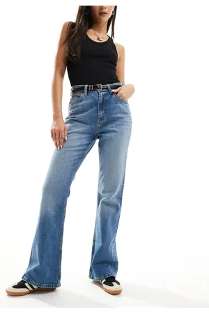 ASOS – Schlagjeans in Mittelblau mit mittelhohem Bund
