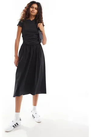 COLLUSION – Kleid in mit V-Ausschnitt und abfallender Taille