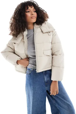 Stradivarius – STR – Kurze Pufferjacke in Ecru