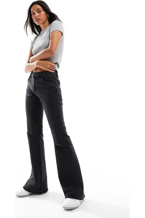 Stradivarius – STR – Schlagjeans in verwaschenem
