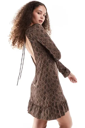 Monki – Langärmliges Minikleid in mit Rückenausschnitt und Schlangenmuster