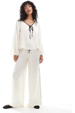 JDY – Midi-Hose aus Satin in Cremeweiß mit farblich abgesetztem Detail, Kombiteil