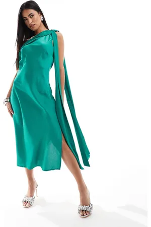 In The Style X Terrie McEvoy – Satin-Midikleid in Smaragdgrün mit One-Shoulder-Träger