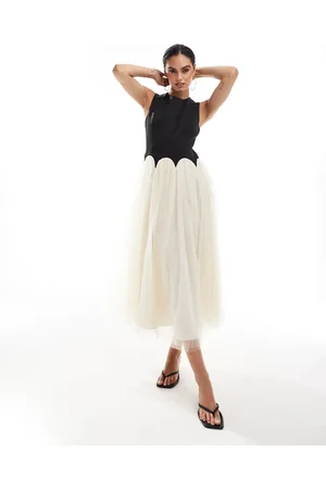Never Fully Dressed – Maxikleid in und Creme mit abfallendem Saum