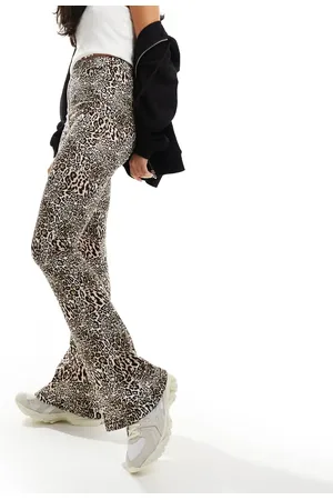 In The Style – Exklusiv – Ausgestellte Hose mit Leopardenmuster