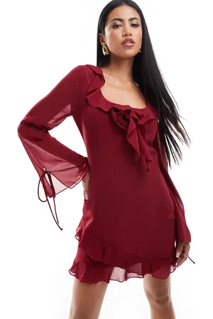 Love Triangle – Chiffon-Minikleid in Merlot mit Korsagendetail