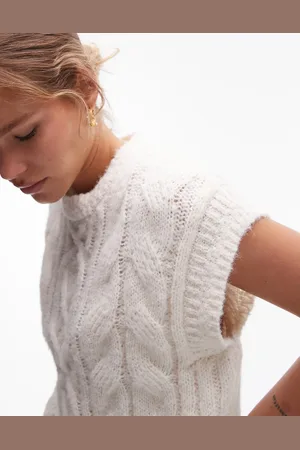 Topshop – Strick-Trägertop in Elfenbein mit Zopfmuster und Rundhalsausschnitt