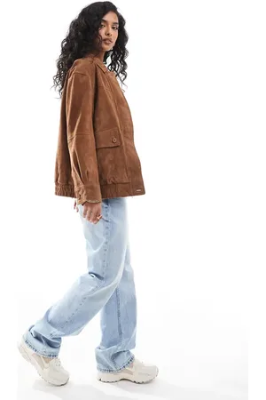 ASOS – Oversize-Bomberjacke aus echtem Wildleder in Hellbraun