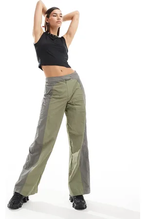 Basic Pleasure Mode – Cargohose in Khakigrau mit Bahnendesign, Haken und Ösen