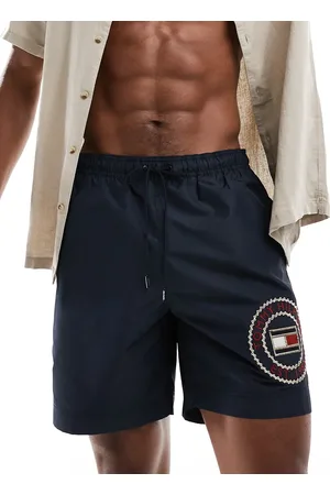 Tommy Hilfiger – Lange Badeshorts in mit Kordelzug und Logo