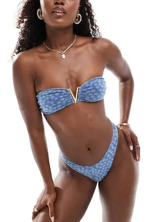 Kulani Kinis X Lexi Hidalgo – Trägerloses Bikini-Oberteil in Jeans-Optik mit Gänseblümchenmuster und großem V-Steg