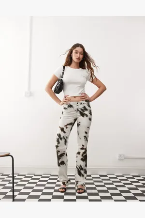 Weekday – Gerade geschnittene Hose mit Kuhprint und niedrigem Bund