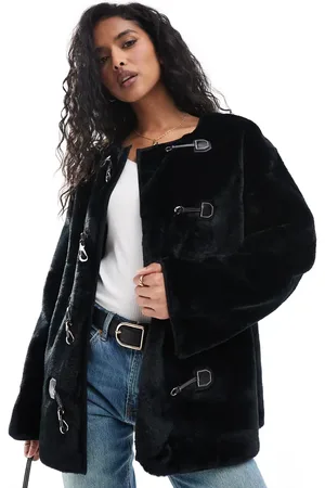 Y.A.S – Kunstpelz-Jacke in mit Schnallenverschluss