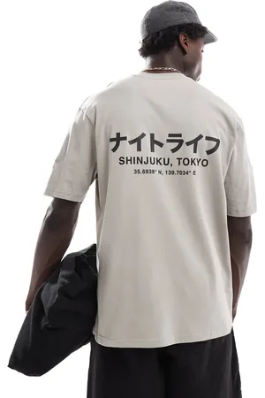 River Island – T-Shirt in mittlerem Steinbeige mit „Shinjuku“-Print und normalem Schnitt
