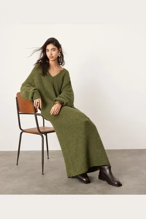 ASOS – Maxi-Strickkleid in Khakigrün mit V-Ausschnitt