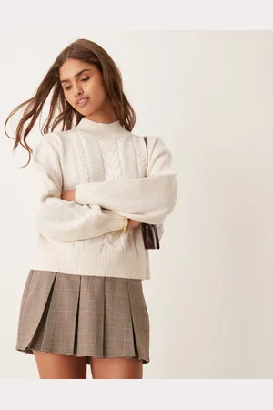 JDY – Hochgeschlossener Strickpullover in Cremeweiß mit Zopfmuster
