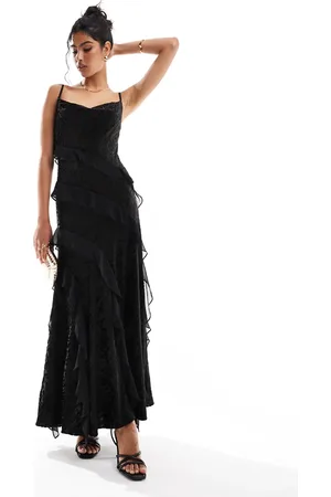 Forever New – Maxikleid aus Samt in mit Rüschen