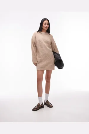 Topshop – Flauschiges Oversize-Strickkleid in Hellbeige mit Rundhalsausschnitt