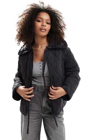 ASOS – Steppjacke in mit Rüschenkragen und Schnürung vorne