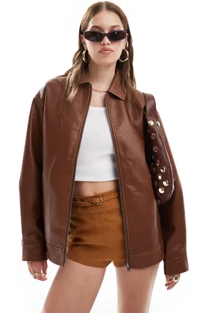 Miss Selfridge – Oversize-Bomberjacke aus gewaschenem Kunstleder in Kastanie